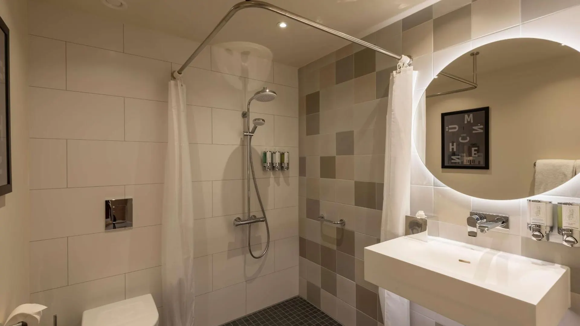 Hampton By Hilton Munich City North 3*,