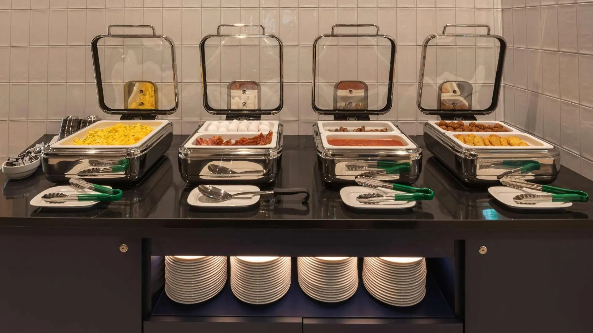 Hampton By Hilton Munich City North 3*,