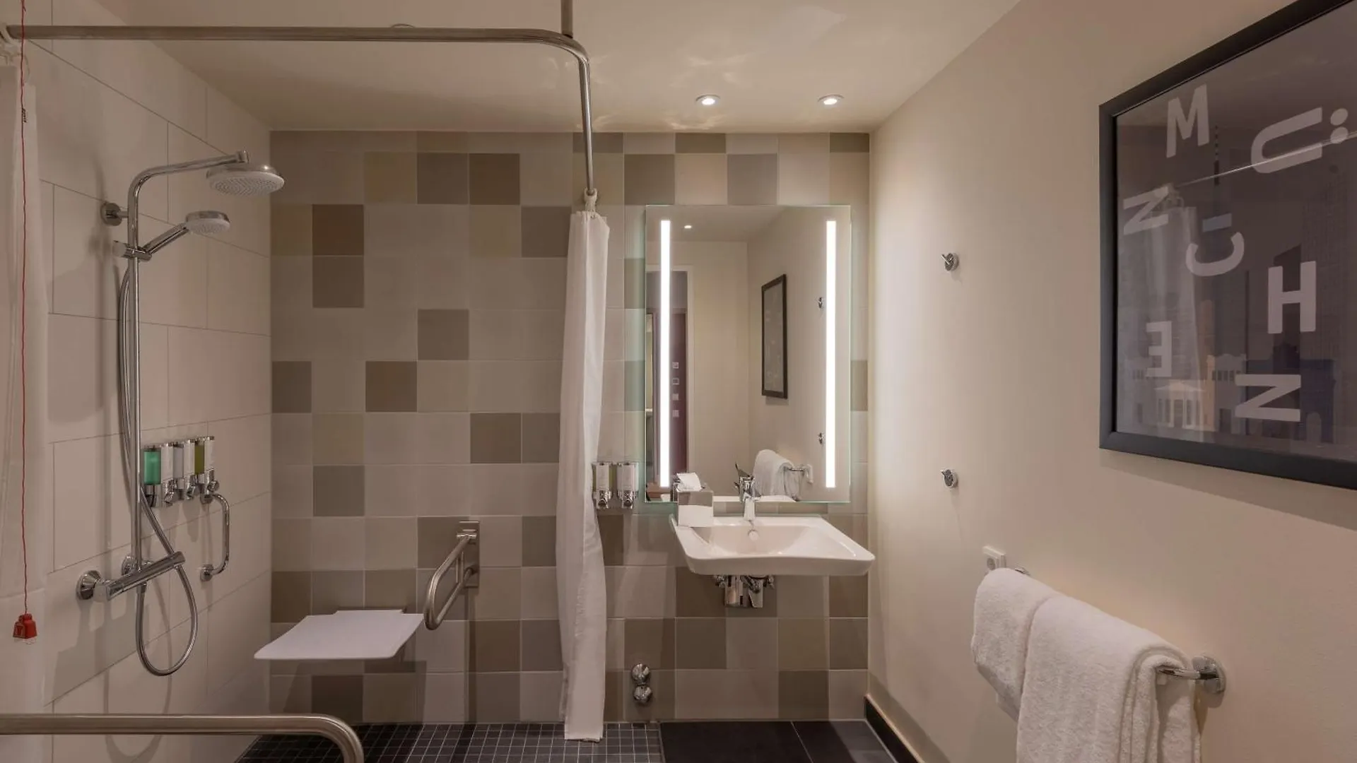 Hotel Hampton By Hilton Munich City North