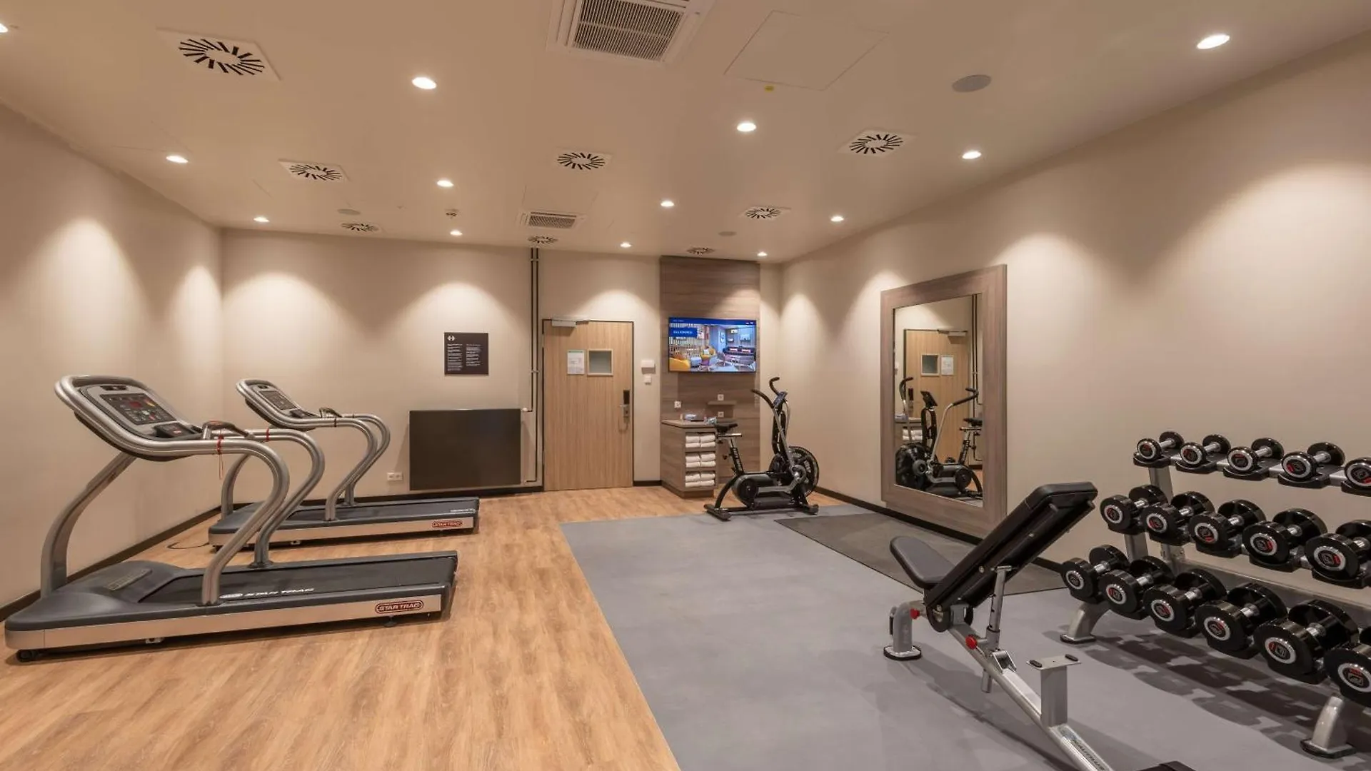Hampton By Hilton Munich City North Hotel